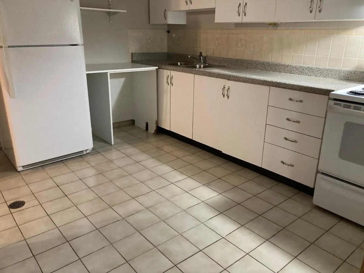 Cozy Apartment With A Spacious Backyard In The Ravine Toronto 0*,