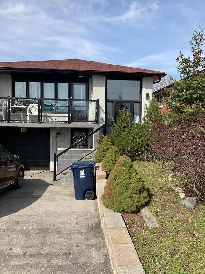 Cozy Apartment With A Spacious Backyard In The Ravine 多伦多